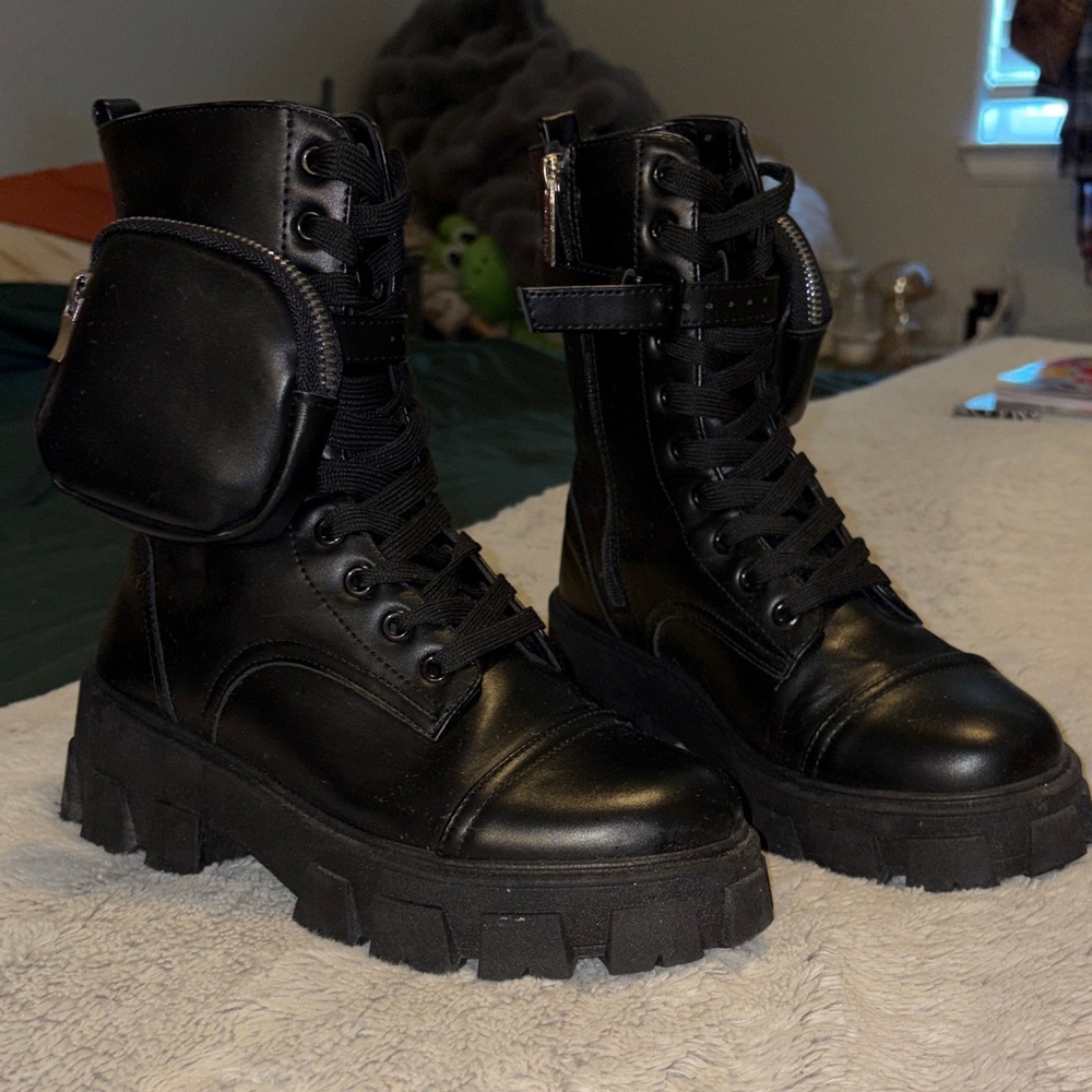Cape Robbin Black Lace-Up Combat Boots with Removable Zip Pocket - Picture 3 of 8